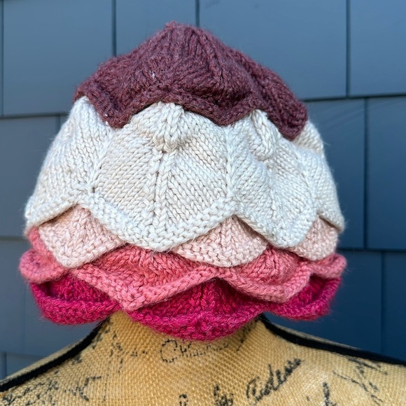 Handmade Accessories - 🤎💖🤍Gorgeous, handmade flower, beanie, hat, pink cream, and brown
